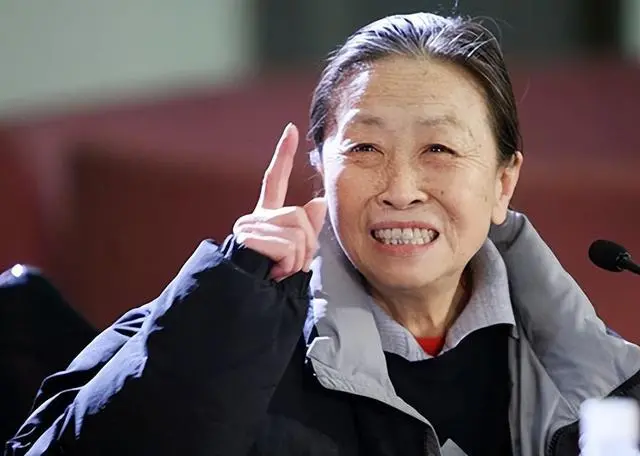 张少华：一生节俭住40平米房子，去世1年多，老伴的痴情让人落泪