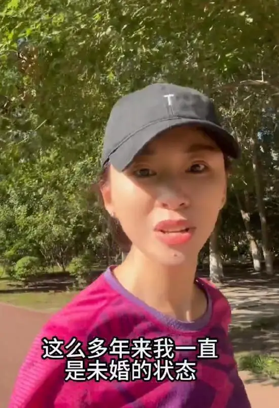 主持人欧阳夏丹否认离婚传言 自称一直单身