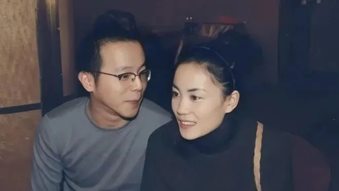 著名摄影师高原：从王菲手里夺爱，与窦唯离婚后，独自一人抚养女儿，如今怎么样了？