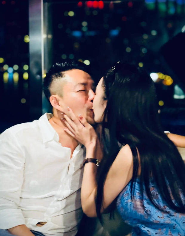 汪小菲夫妇婚后亲吻照曝光 Mandy捧老公脸亲吻好甜