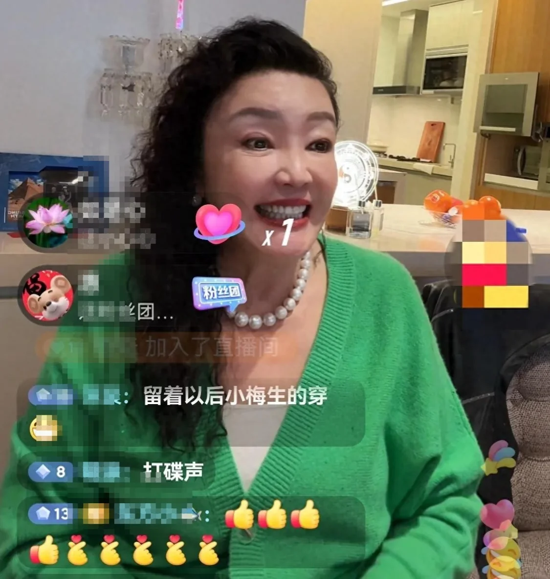 好尴尬！大S松口让张兰见孙子，但直播时，孙子却一直模仿打碟声