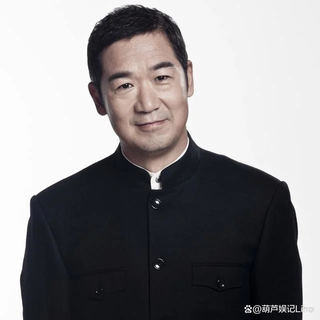 演员何冰：为何结婚24年0绯闻？看看妻子是谁就知道了