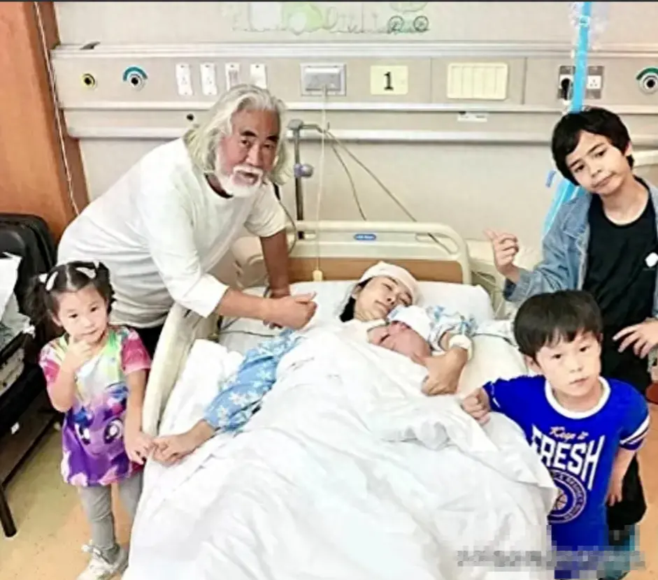 张纪中媳妇直呼剖腹产太疼了，伤口很大很长， 母乳不足孩子吃不饱